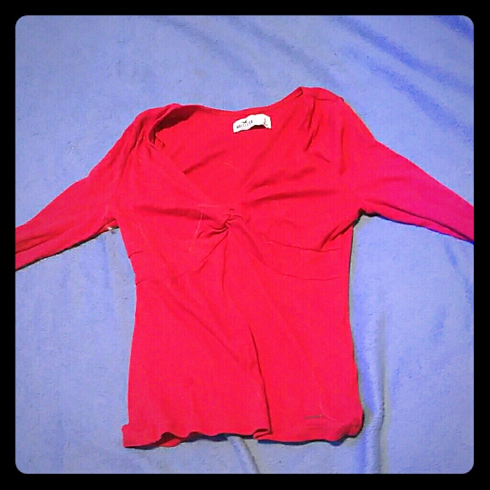 Red low v-neck crop top